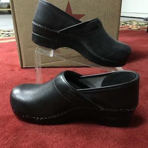Women’s Size 40 or 10 Black Clogs